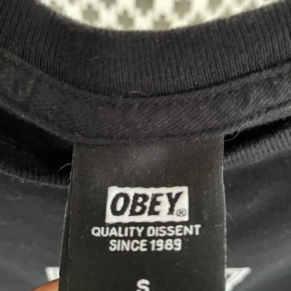 “Obey” short sleeve shirt - Picture 3 of 3